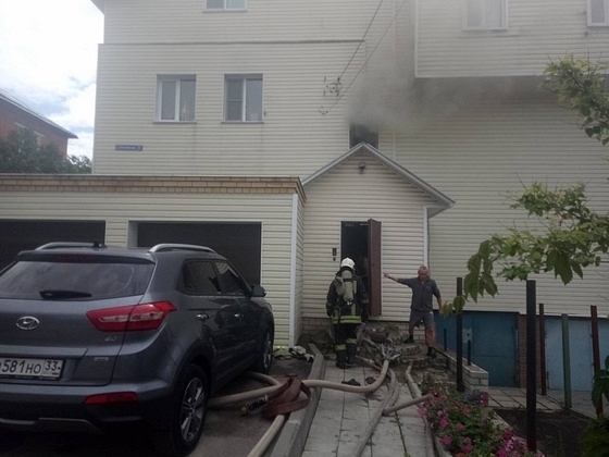 На пожаре во Владимире спасли женщину с ребенком